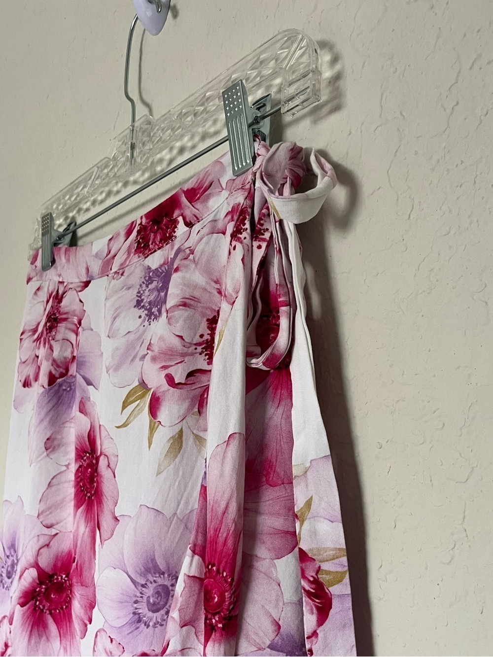 GUESS Floral Wrap Midi Skirt Watercolor Pink Purple Handkerchief Hem M - Picture 10 of 12